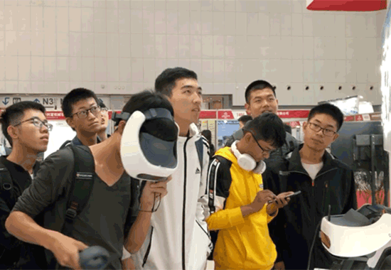 北京科技大学学生们体验鑫海VR选厂技术