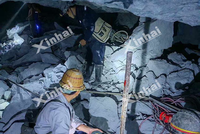 江西省50万t/a硅灰石采矿地下施工