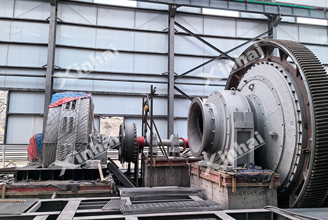 新疆1000t/d铜镍矿球磨机安装现场