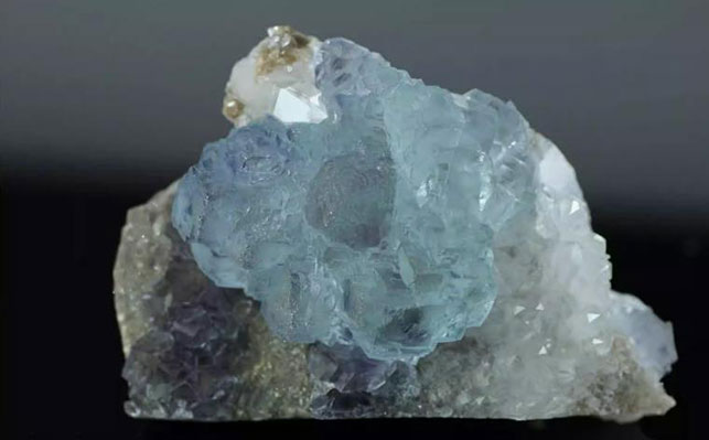 含钨萤石矿 含钨萤石矿