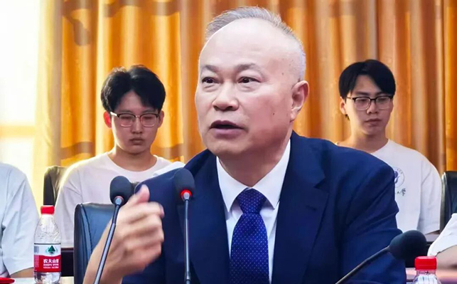 鑫海矿业董事长张云龙发言 鑫海矿业董事长张云龙发言