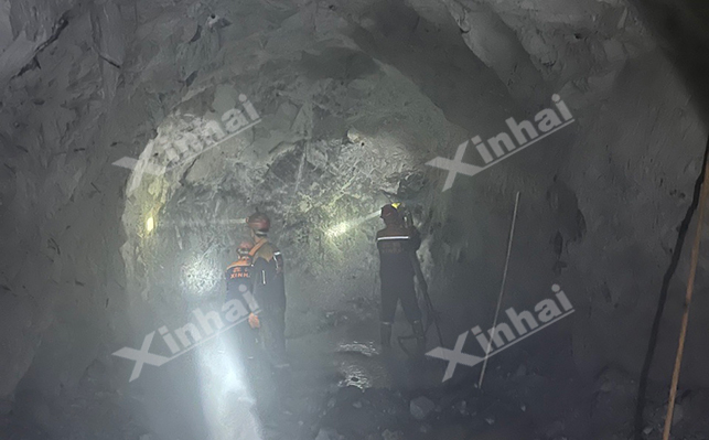 瑞德金矿地下采矿施工中